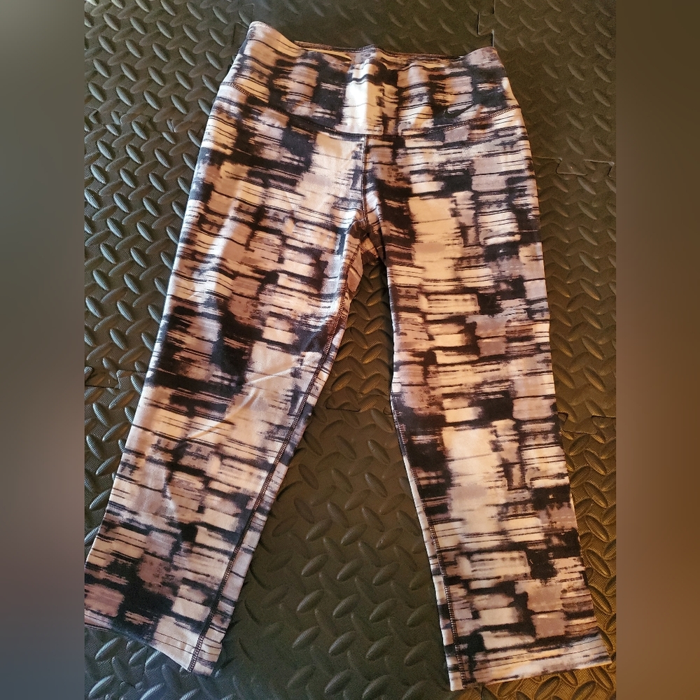 Nike crop athletic leggings Medium